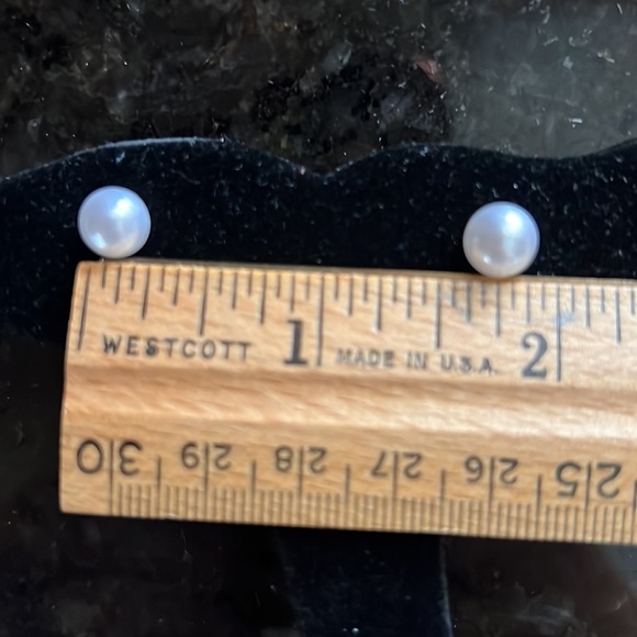 Medium Faux Pearl earrings - Picture 3 of 4